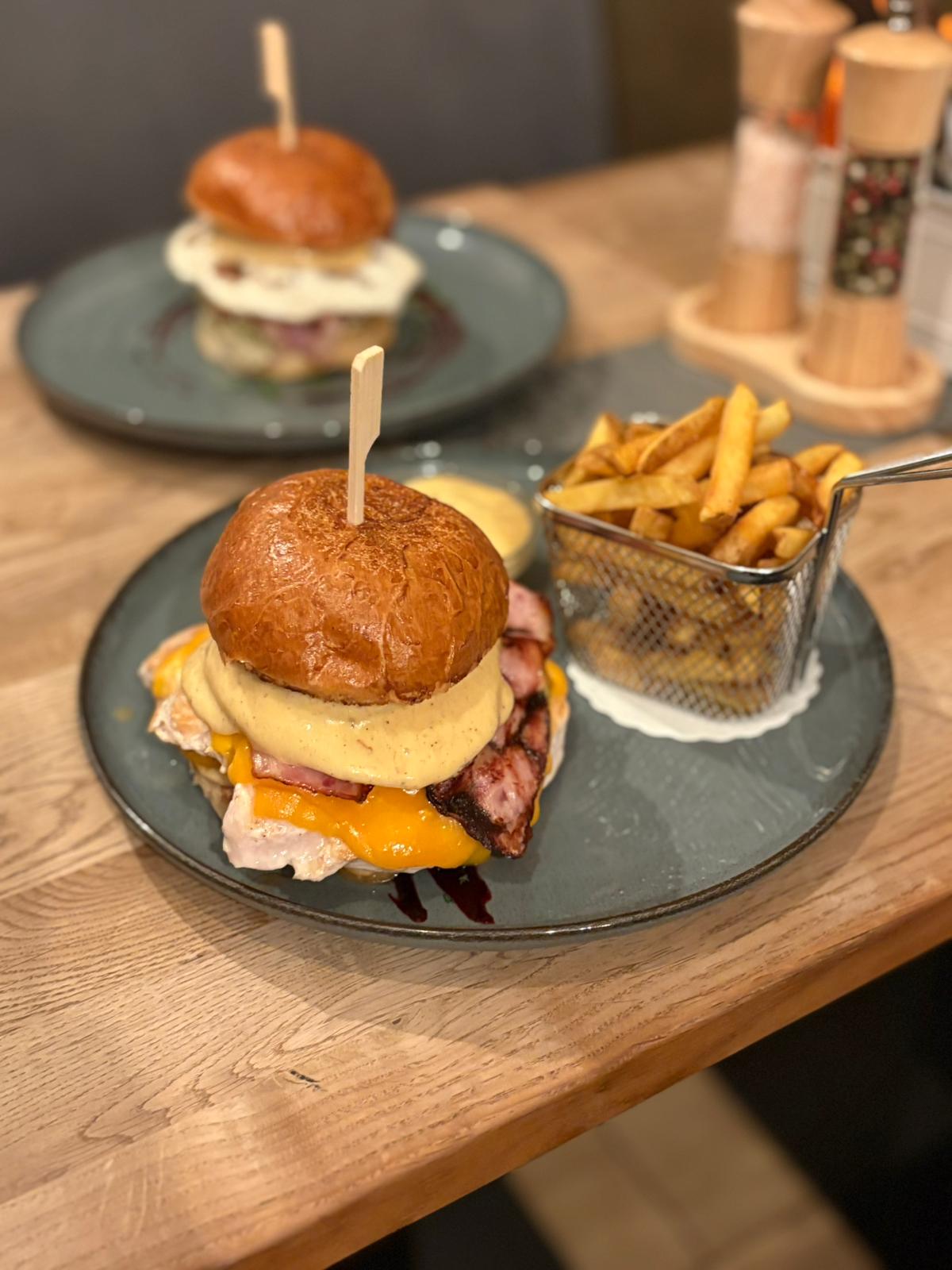 Europa Burger interiér